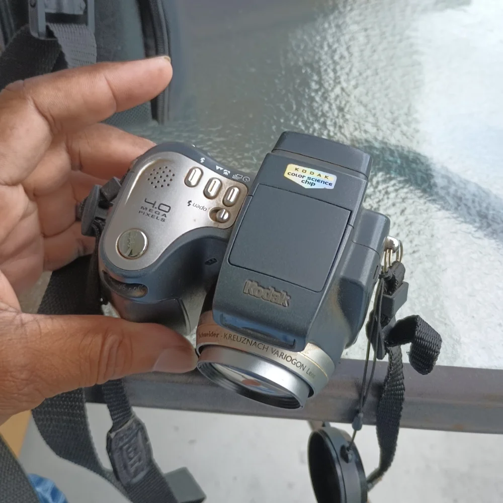 KODAK EASYSHARE DX6490 DIGITAL CAMERA W/ 10X ZOOM TESTED w/bag